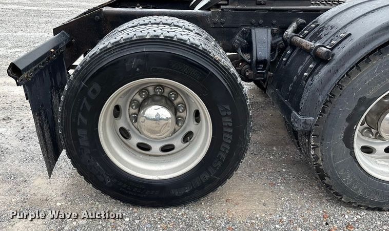 image for item ED2290 2006 Peterbilt 379 semi truck