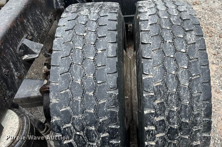 image for item ED2290 2006 Peterbilt 379 semi truck