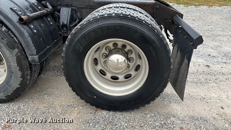 image for item ED2290 2006 Peterbilt 379 semi truck