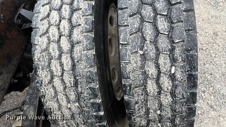 image for item ED2290 2006 Peterbilt 379 semi truck