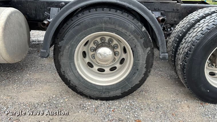 image for item ED2290 2006 Peterbilt 379 semi truck