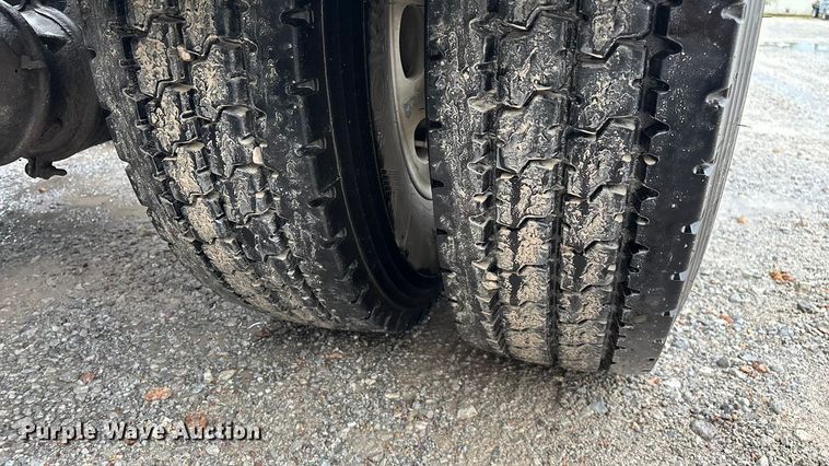 image for item ED2290 2006 Peterbilt 379 semi truck