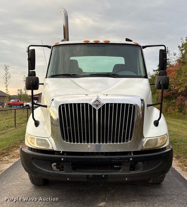 image for item ED2292 2007 International 8600 semi truck