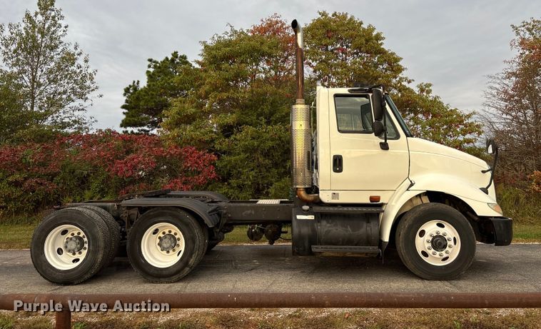 image for item ED2292 2007 International 8600 semi truck