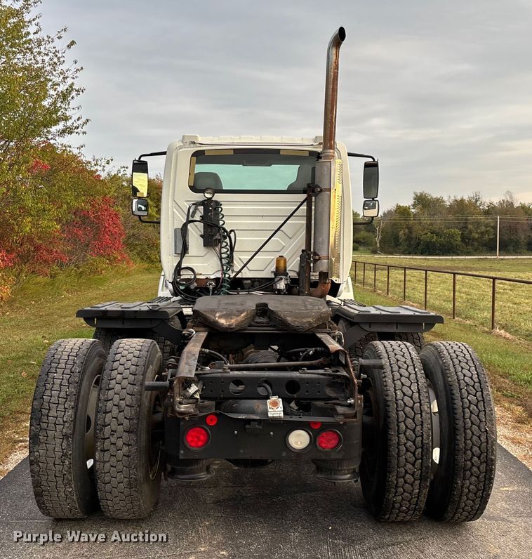 image for item ED2292 2007 International 8600 semi truck