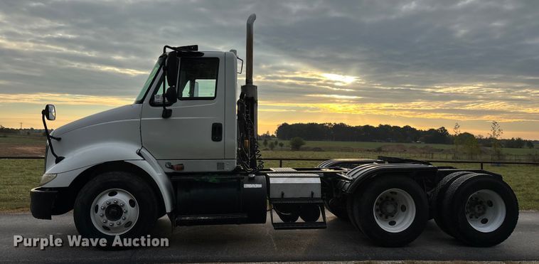 image for item ED2292 2007 International 8600 semi truck