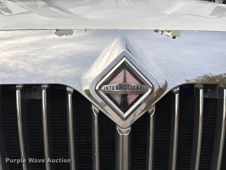 image for item ED2292 2007 International 8600 semi truck