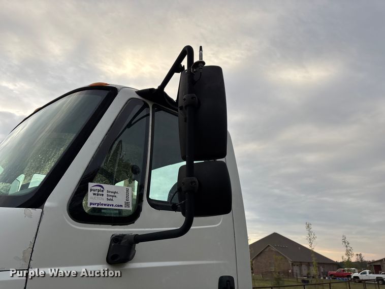 image for item ED2292 2007 International 8600 semi truck