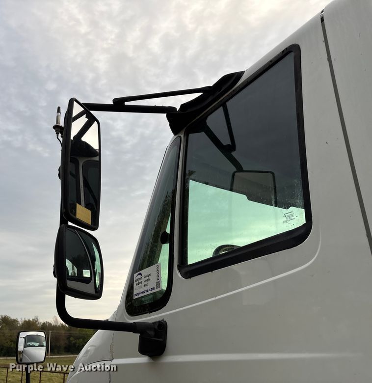 image for item ED2292 2007 International 8600 semi truck