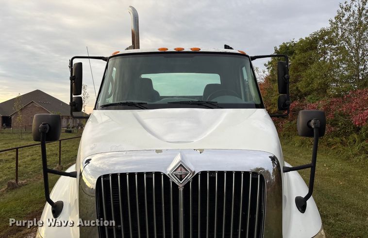 image for item ED2292 2007 International 8600 semi truck