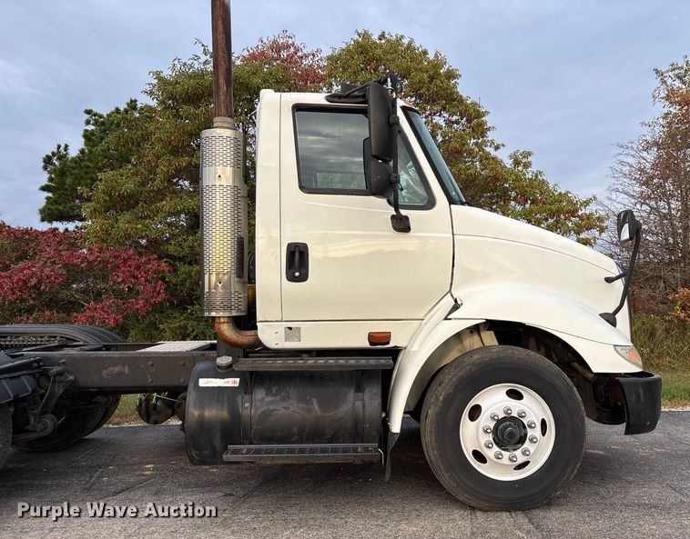 image for item ED2292 2007 International 8600 semi truck