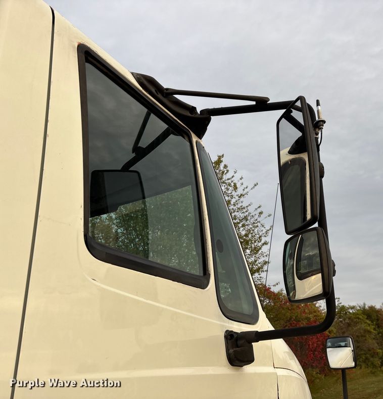 image for item ED2292 2007 International 8600 semi truck