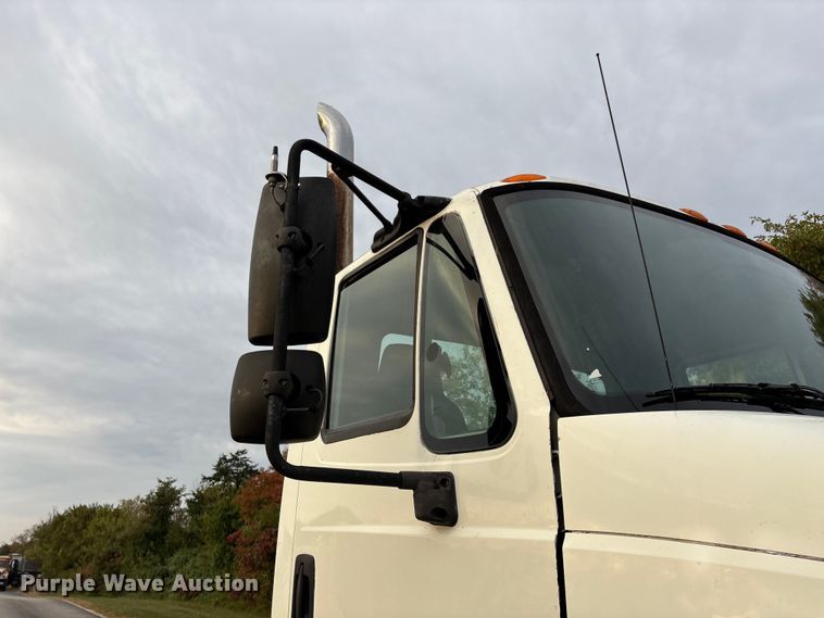 image for item ED2292 2007 International 8600 semi truck