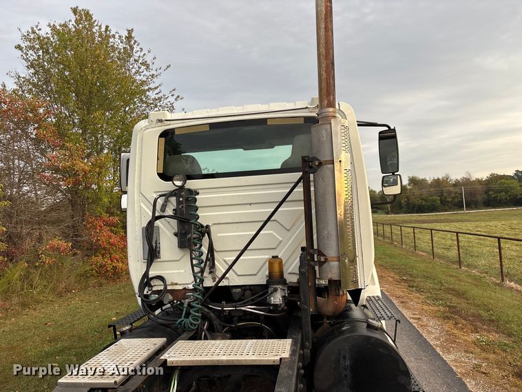 image for item ED2292 2007 International 8600 semi truck