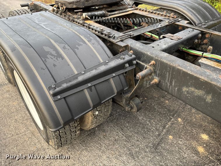 image for item ED2292 2007 International 8600 semi truck