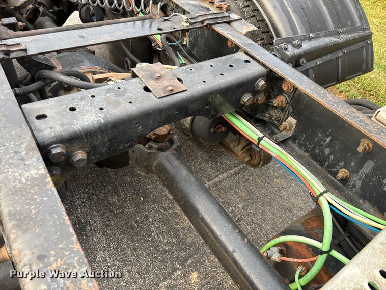 image for item ED2292 2007 International 8600 semi truck