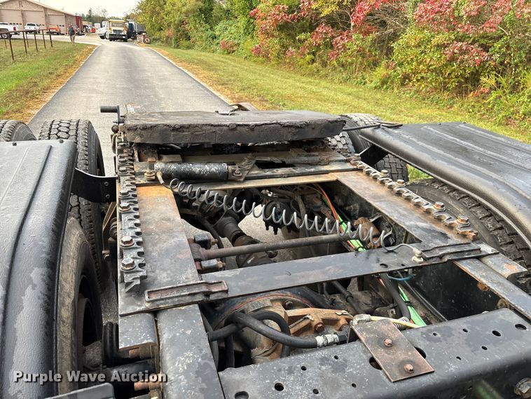 image for item ED2292 2007 International 8600 semi truck