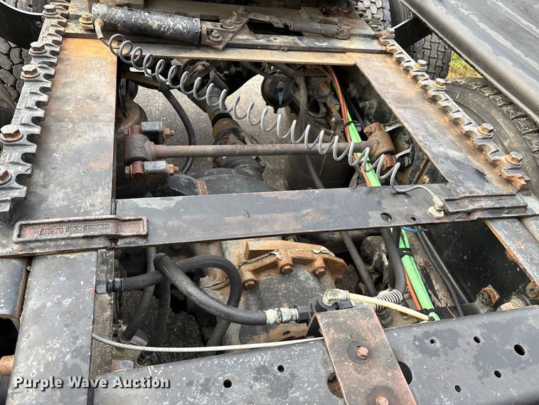 image for item ED2292 2007 International 8600 semi truck