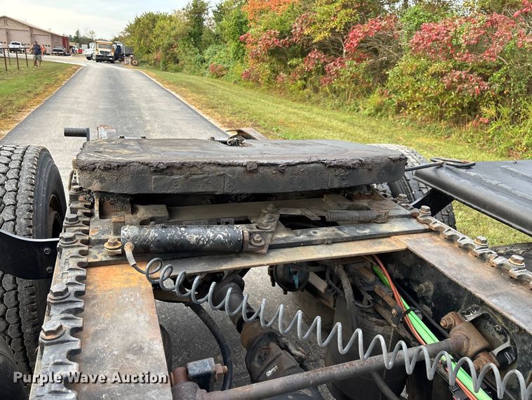 image for item ED2292 2007 International 8600 semi truck