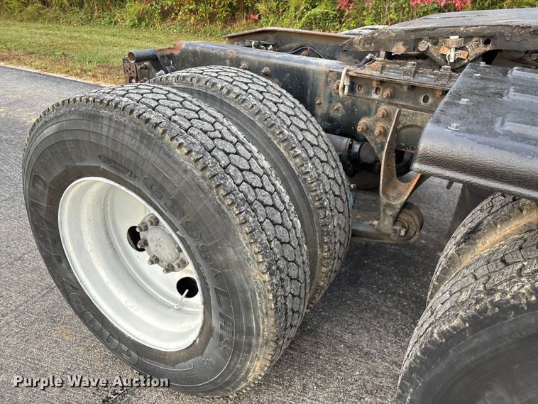 image for item ED2292 2007 International 8600 semi truck