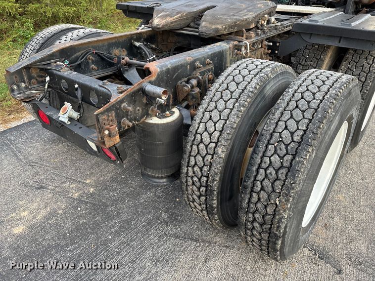 image for item ED2292 2007 International 8600 semi truck