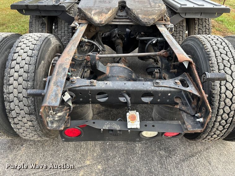 image for item ED2292 2007 International 8600 semi truck