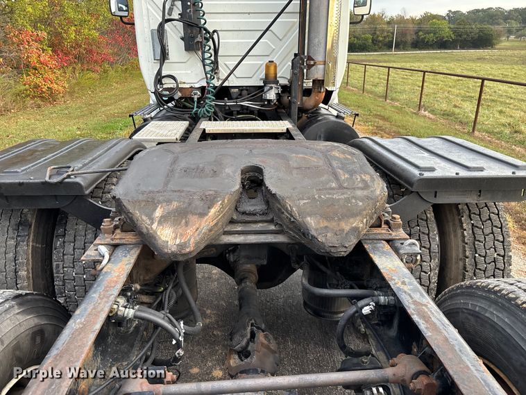 image for item ED2292 2007 International 8600 semi truck