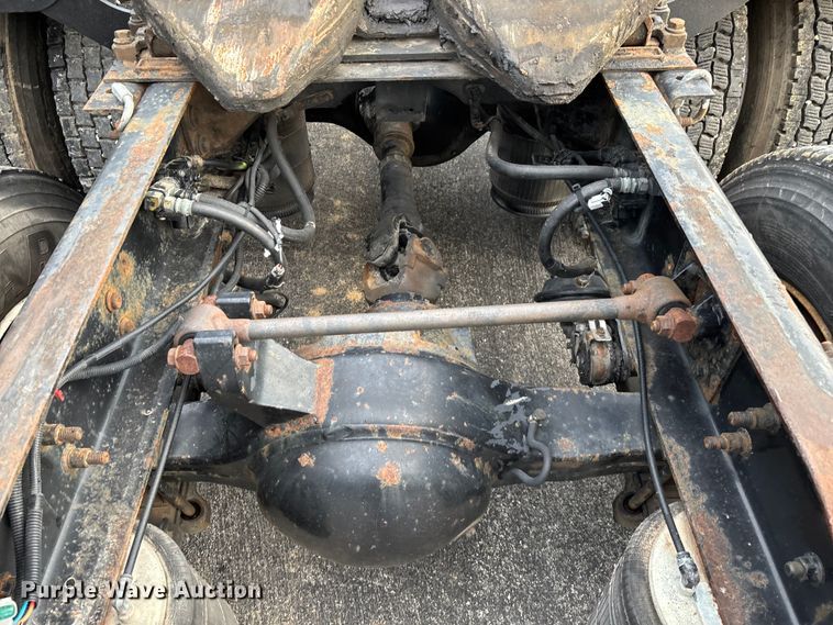 image for item ED2292 2007 International 8600 semi truck