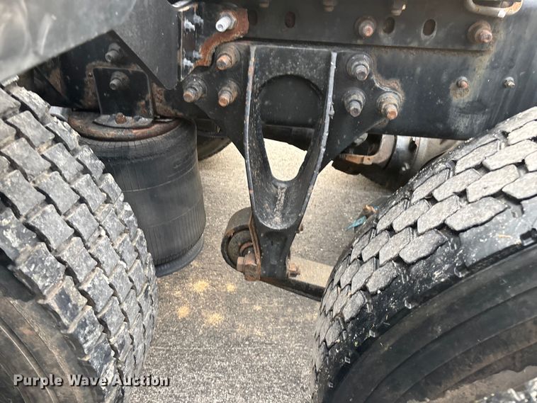 image for item ED2292 2007 International 8600 semi truck