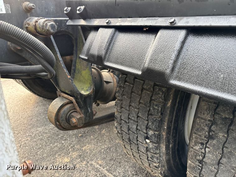 image for item ED2292 2007 International 8600 semi truck