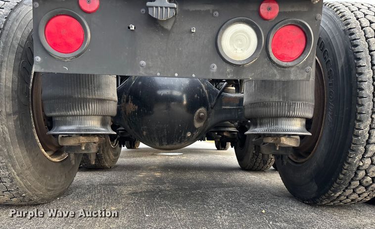 image for item ED2292 2007 International 8600 semi truck