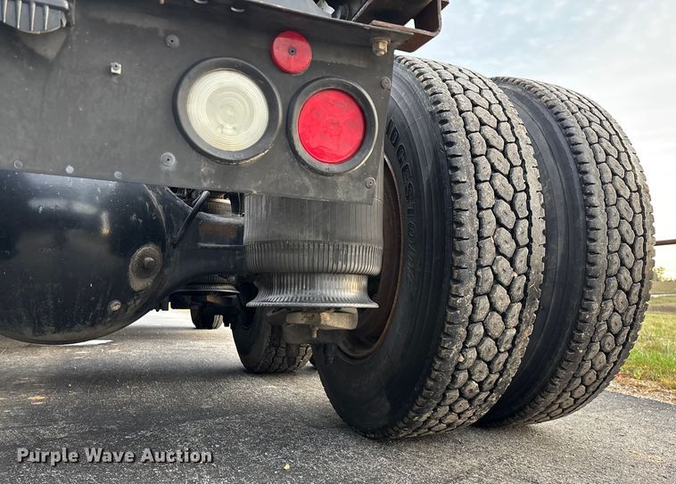 image for item ED2292 2007 International 8600 semi truck