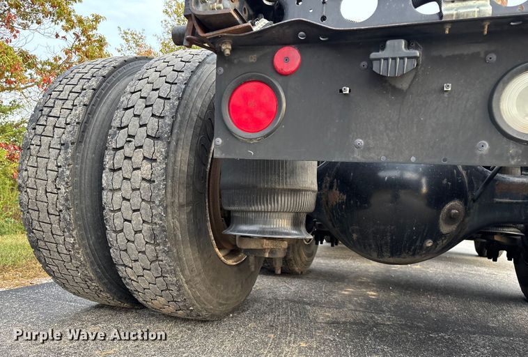 image for item ED2292 2007 International 8600 semi truck