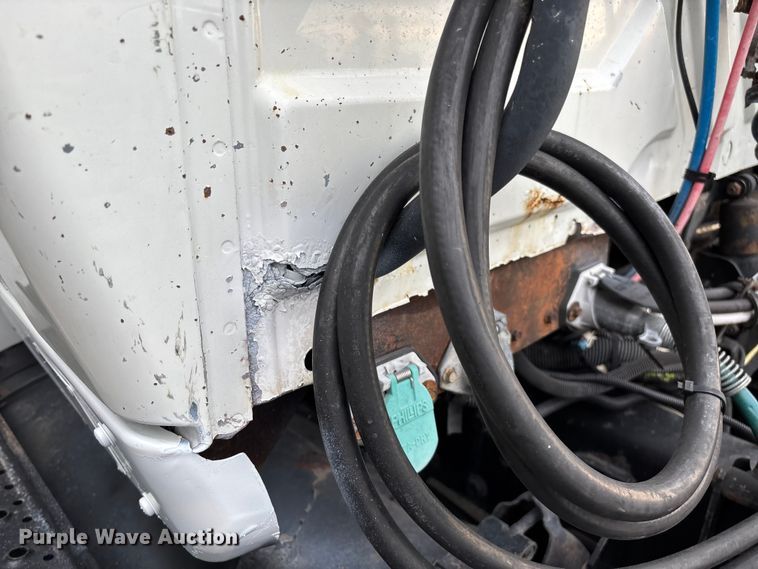 image for item ED2292 2007 International 8600 semi truck