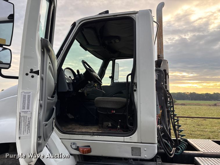 image for item ED2292 2007 International 8600 semi truck