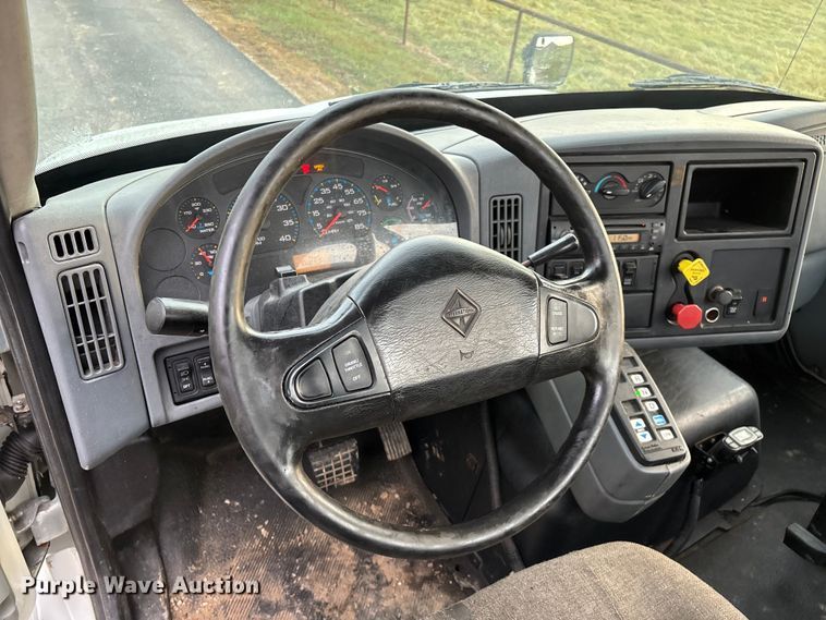 image for item ED2292 2007 International 8600 semi truck