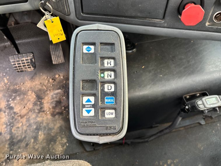 image for item ED2292 2007 International 8600 semi truck