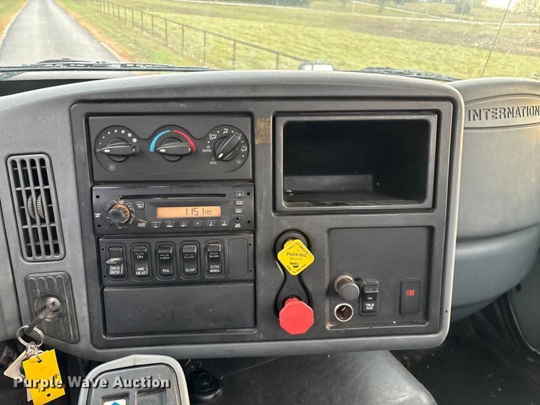 image for item ED2292 2007 International 8600 semi truck