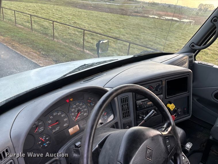 image for item ED2292 2007 International 8600 semi truck