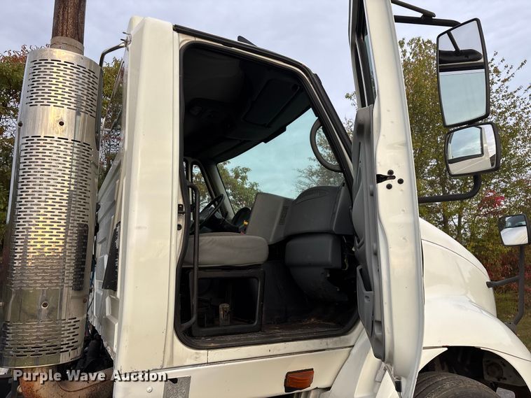 image for item ED2292 2007 International 8600 semi truck