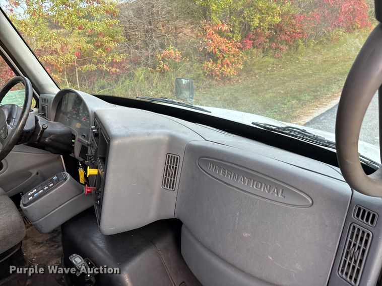 image for item ED2292 2007 International 8600 semi truck