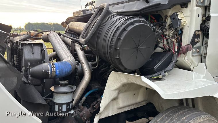 image for item ED2292 2007 International 8600 semi truck