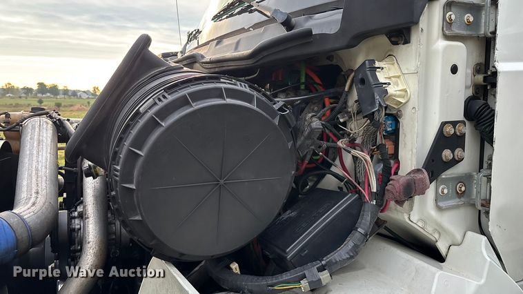 image for item ED2292 2007 International 8600 semi truck