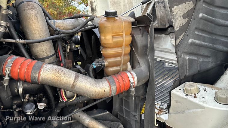 image for item ED2292 2007 International 8600 semi truck