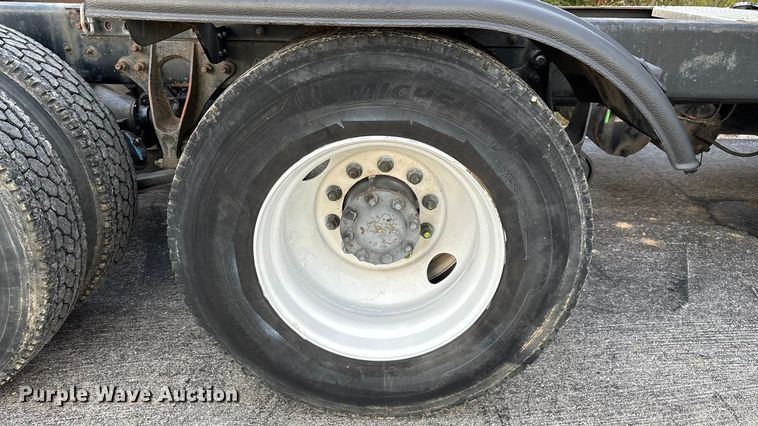 image for item ED2292 2007 International 8600 semi truck