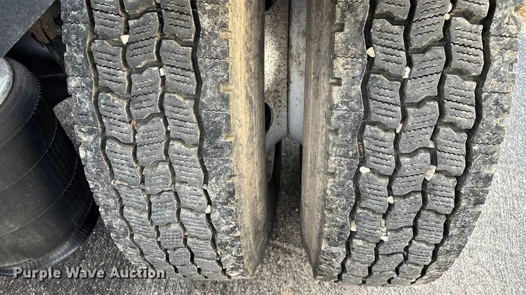 image for item ED2292 2007 International 8600 semi truck