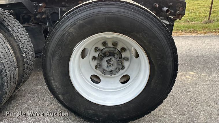 image for item ED2292 2007 International 8600 semi truck