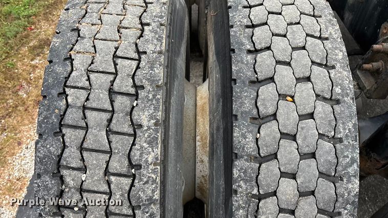 image for item ED2292 2007 International 8600 semi truck