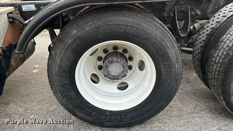 image for item ED2292 2007 International 8600 semi truck