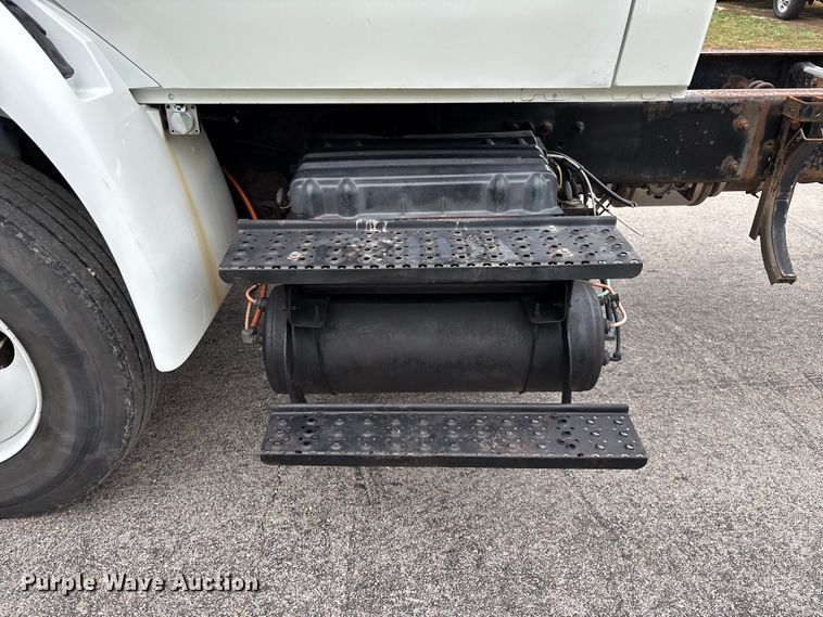 image for item ED2293 2010 International 4400 truck cab and chassis